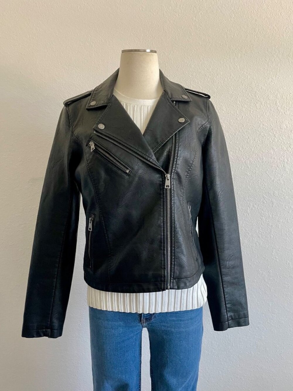 Levi’s Black Faux Leather Moto Jacket Black Size Medium - Picture 2 of 15